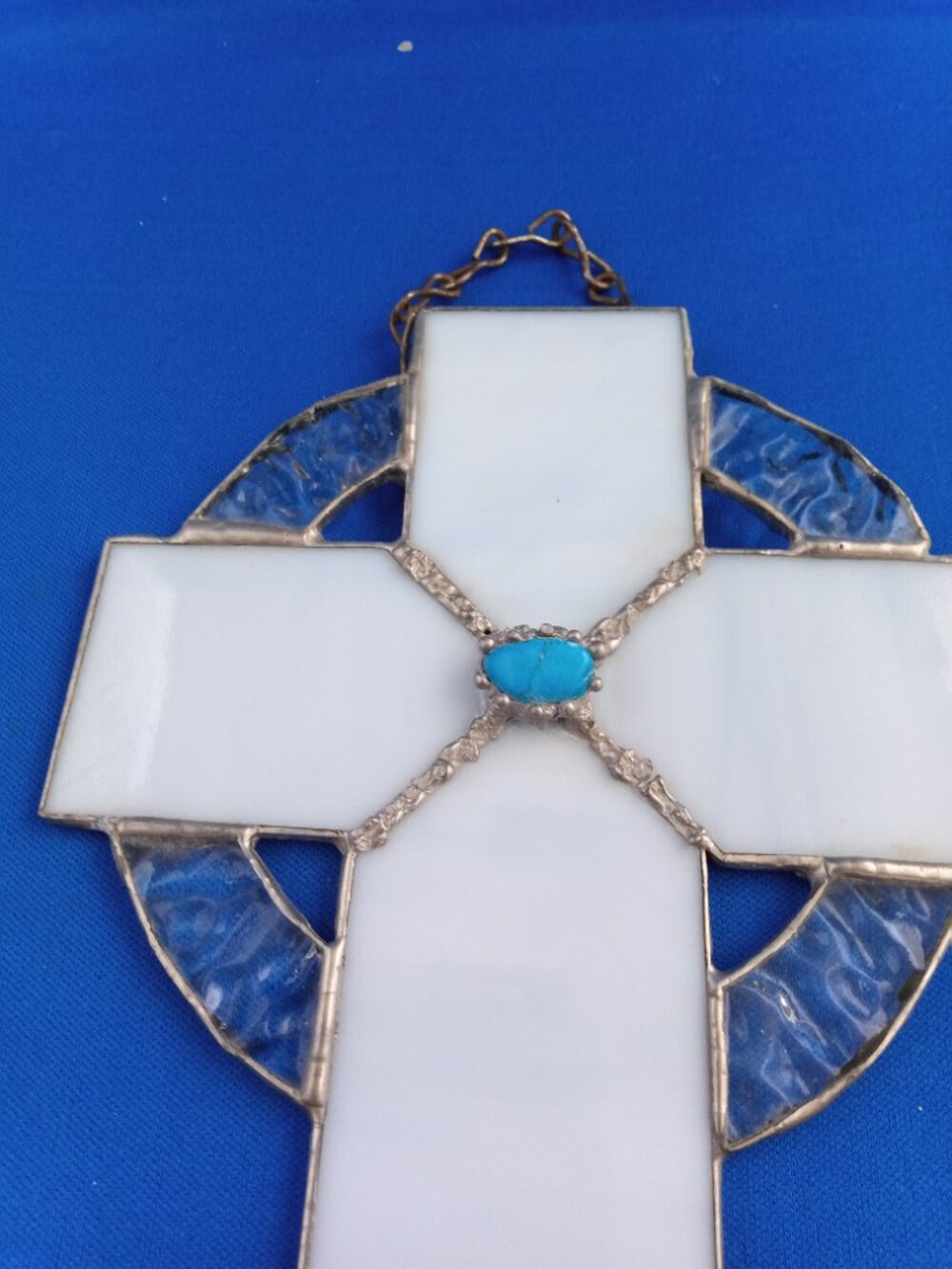 Large white stained glass cross with turquoise nugget handmade - Picture 5 of 5